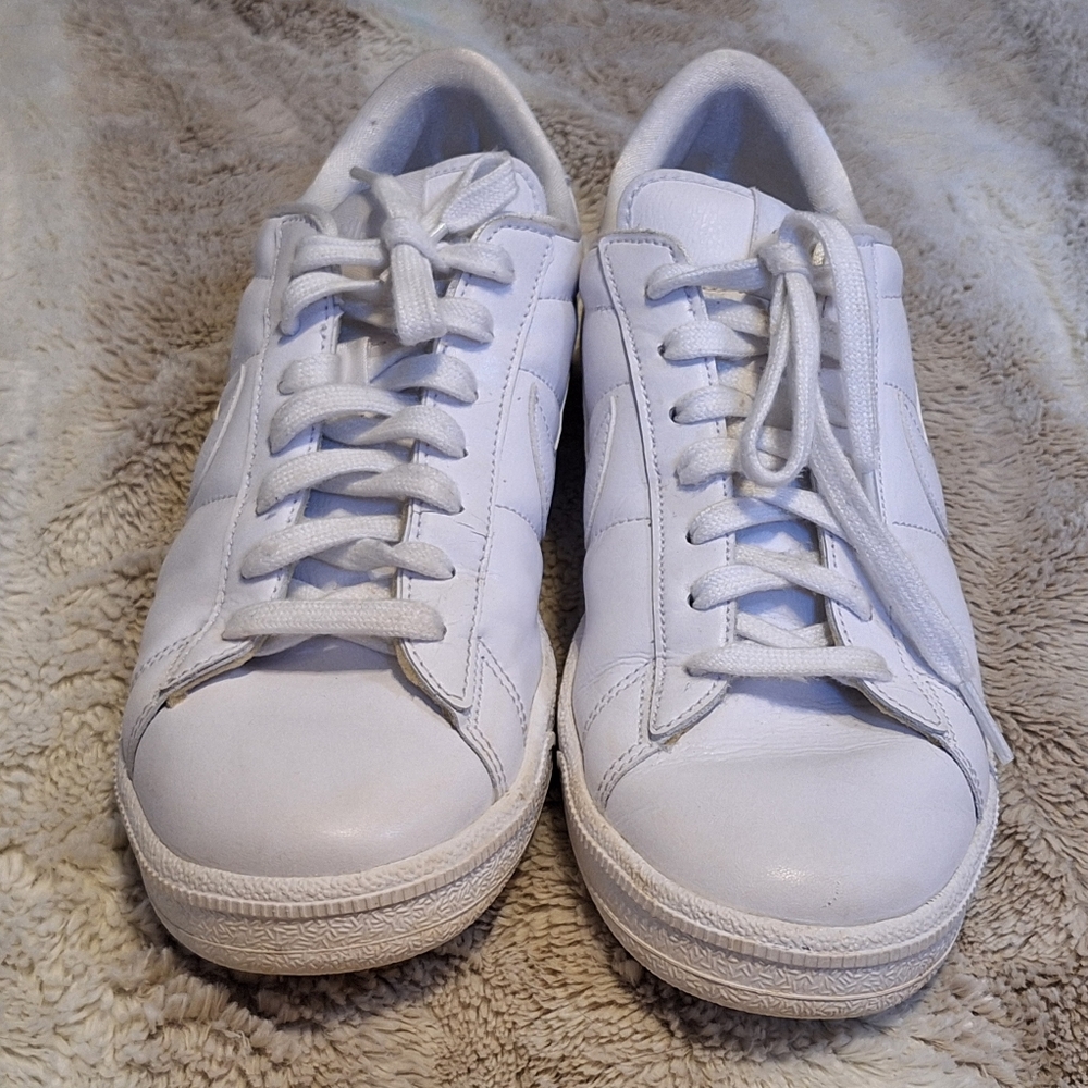 Nike Low Top Women's Leather Classic Tennis Shoe - M